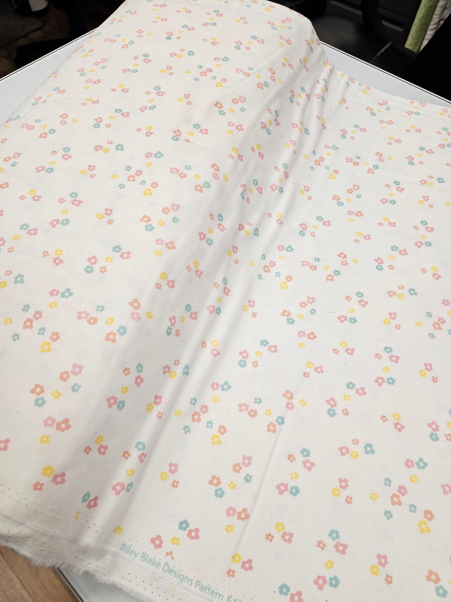 Riley Blake Flannel Ditzy Cloud Pastel Floral Clusters F12005